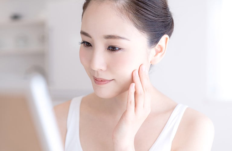 ニキビができたらどうする？セルフケアと治療の違いを学ぶ