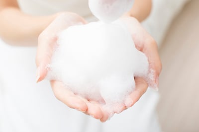 夏の過剰な皮脂を防ぐスキンケア！5つのポイントとは